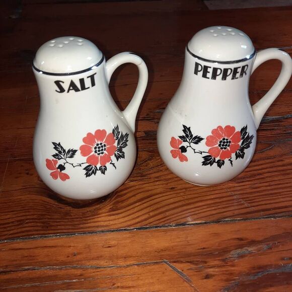 Vintage Hall Pottery Red Poppy 1930s Large Handled Salt & Pepper Shakers - Picture 1 of 3